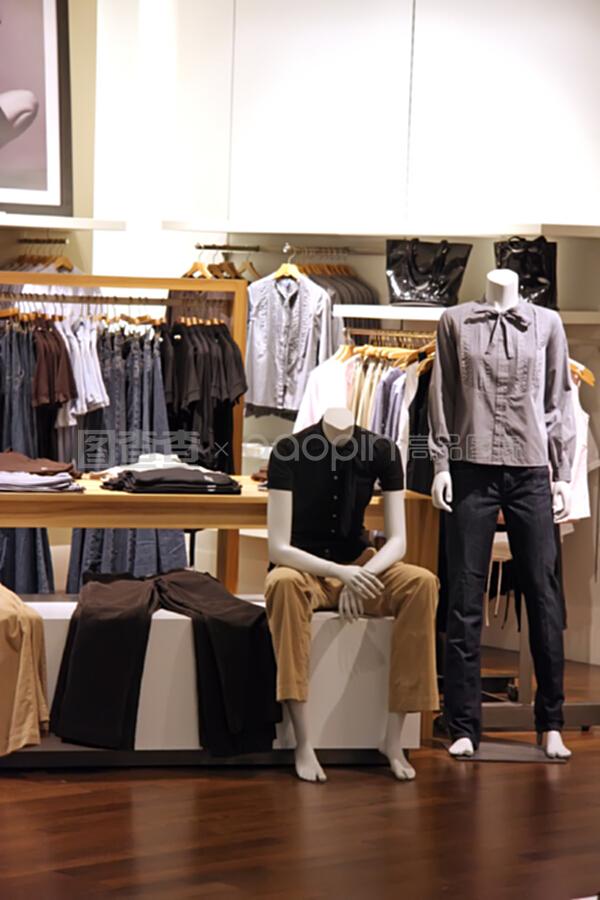 时装零售 潮流前沿与消费变革的交汇点